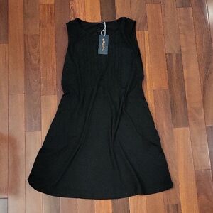 Black Sleeveless Dress With Pockets!